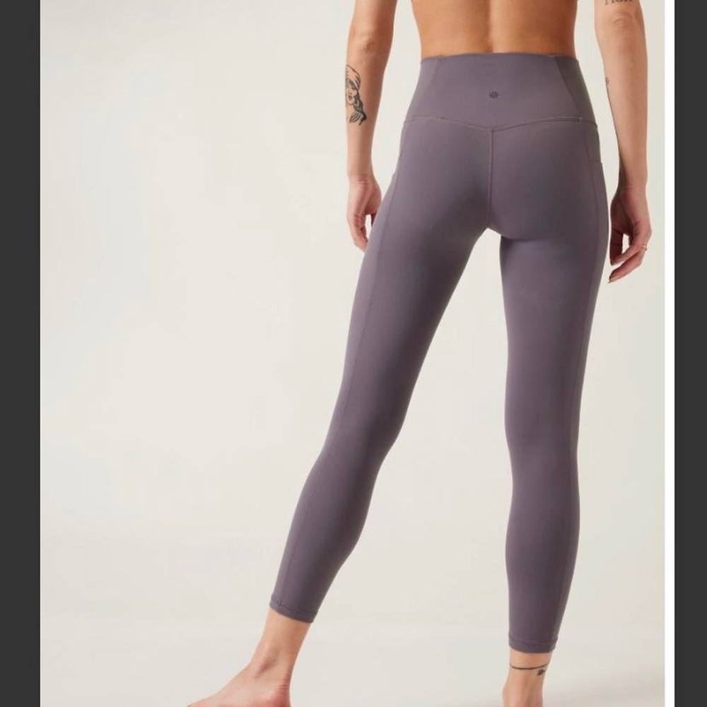 Athleta Salutation Stash 7/8 Legging